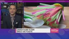 Canada to ban plastic bags & straws